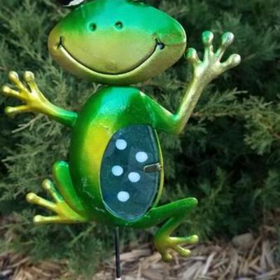 Frog Yard Art