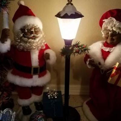 Electric Santa & Mrs Claus with Electric Lamp Post 