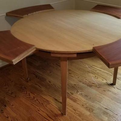 Dyrlund Smith  Danish Modern 1960â€™s expandable Teak dining table (47â€ to 69â€ surface)