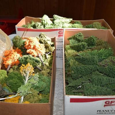 Model train town Accessories and foliage