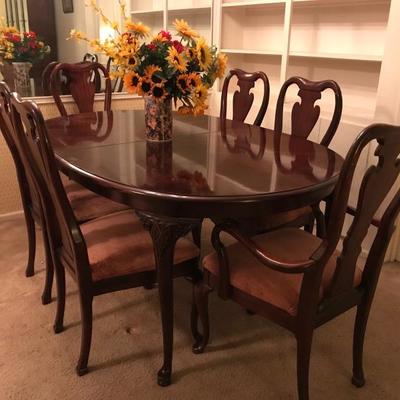 Mahogany Extension Oval  Dining Table (43.5â€ x 66â€ - extends to 106â€ w/two leaves) & Six Chairs (two host & four side)  $575