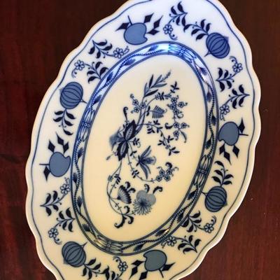 Meissen â€˜Blue Onionâ€™ 13â€ Oval Platter $120
