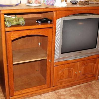 Wood Entertainment Center w/ Panasonic 27 Inch TV