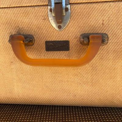 Vintage Luggage Bakelite handle?