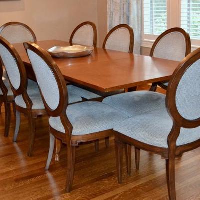 Extendable dining table with 10 medallion back chairs