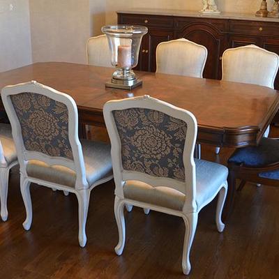 Henredon double pedestal dining table with inlaid burled top