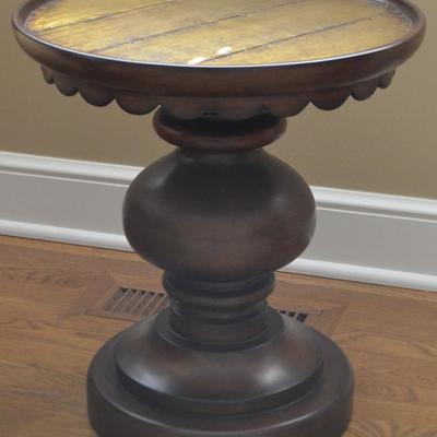Small accent table with inlaid brass top and scalloped edge