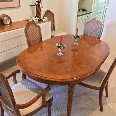 vintage Thomasville cane back dining table, six chairs, leaves