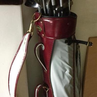 Voit Golf Bag with Northwestern Golf Clubs