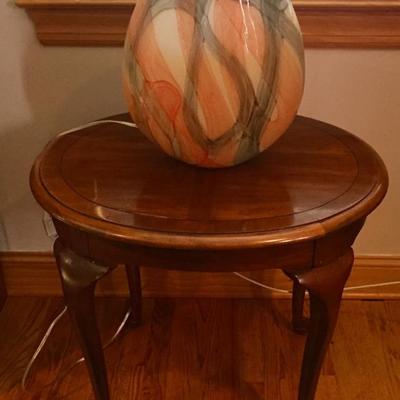 Lamp vase, oval end table