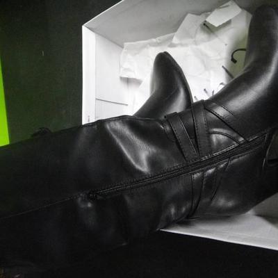 Ladies Boots Size 8.5