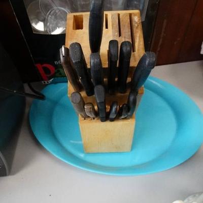 Knife block w/ knives/ serving tray & plastic part ...