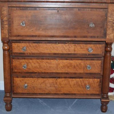 Sheraton chest of drawers with satinwood and burled veneers  and glass knobs