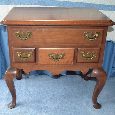 Petite chest on cabriole legs with 4 drawers