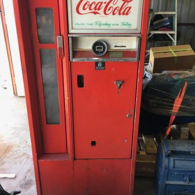 1950's Coca Cola machine. Cavelier