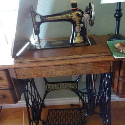 1910 singer sewing machine and cabinet