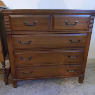 Chest of drawers $175
34 X 18 X 34'