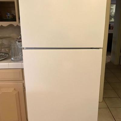 2017 Amana refrigerator