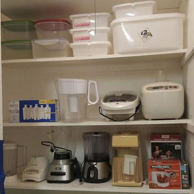 FKT020 Large Assortment of Kitchen Appliances & Plastic Containers
