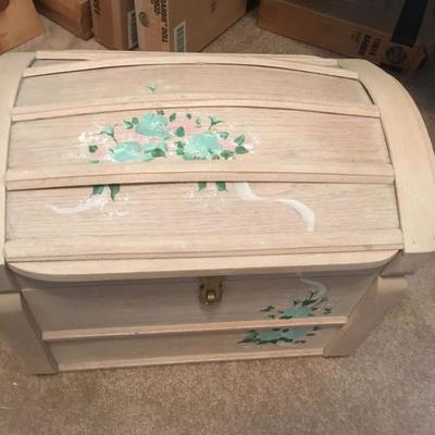 large painted jewelry trunk (apx 25