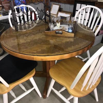 ROUND KITCHEN TABLE WITH 4 CHAIRS, HAS GLASS TOP ON TABLE, VERY GOOD CONDITION