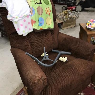 CLEAN MID SIZE LAZYBOY CHAIR RECLINER
