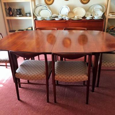 Cherry Willett dining room table and 6 chairs.