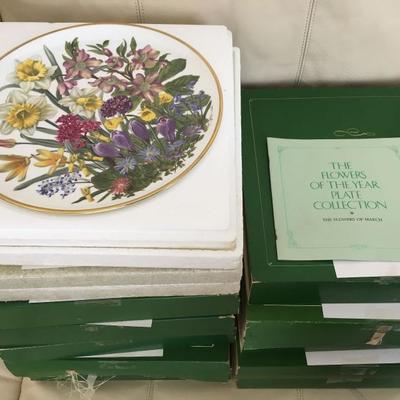 Complete set of Franklin Mint Flowers of the Year Plates