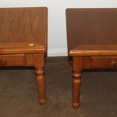 Pair of nice end tables with drawers