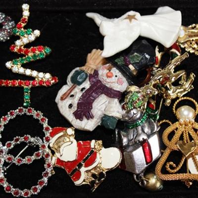 Box lot of Christmas brooches