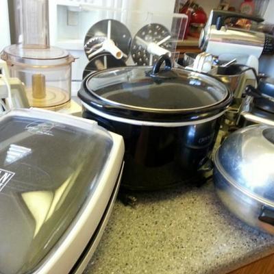 Lots of fabulous cookware 