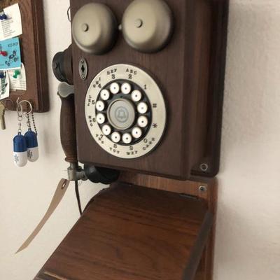 Reproduction telephone 