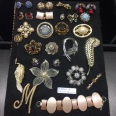 Tray of Vintage & Mid-Century Jewelry