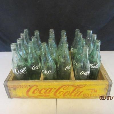 Another awesome vintage Coca cola crate with glass bottles. 