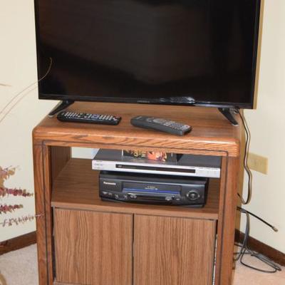 Entertainment console, and television