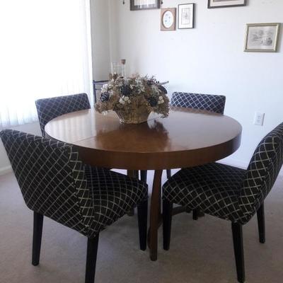 John Widdicomb Circular dining table with leaves