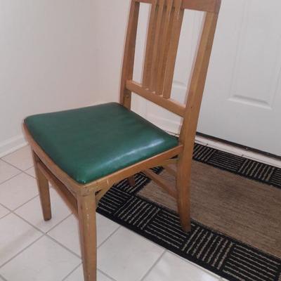Solid Kumfort folding chairs and card table 