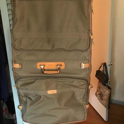 Wardrobe Carrier.