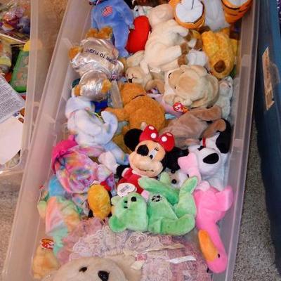 hundreds of beanie babies 