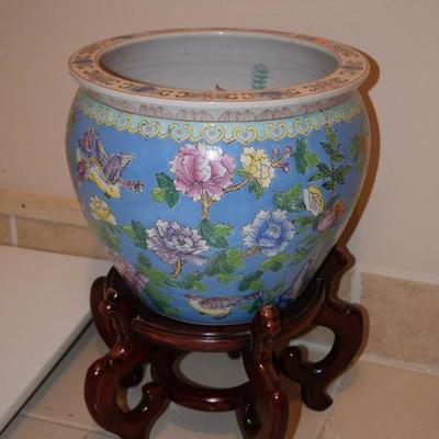 Large Pot on Stand