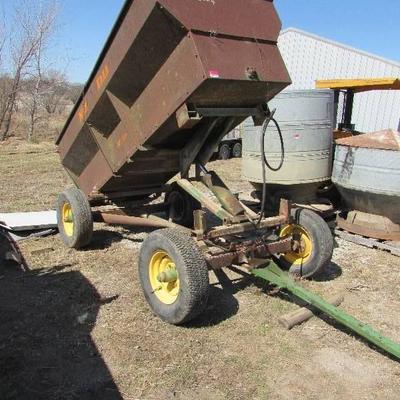 New Idea Grain Cart w/ Hydraulic Lift