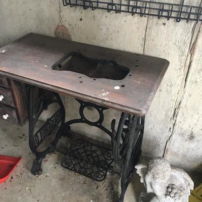 $ 50 Antique Singer Sewing Machine Cabinet Cast Iron w/ wood top 		
(no Machine)  (photo 1 of 3)   * Cash Only.  No Returns. Local Pick...