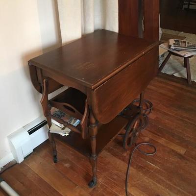 $70 Tea cart is circa 1940’s. 2 drop leaves w/ tray & bottom shelf  (photo 1 of 2) * Cash Only.  No Returns. Local Pick Up In Media, PA....