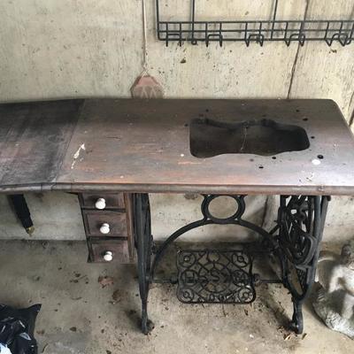 $ 50 Antique Singer Sewing Machine Cabinet Cast Iron w/ wood top 		
(no Machine)  (photo 3 of 3)    * Cash Only.  No Returns. Local Pick...