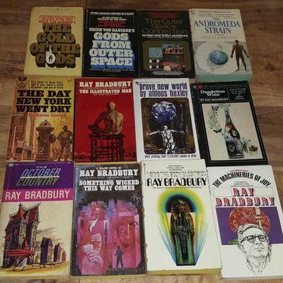 KET015 Vintage Collectible Sci-Fi Books
