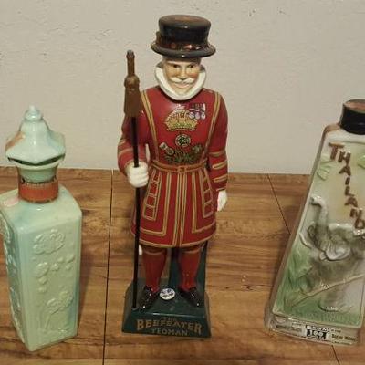 KET045 Rare Vintage Beefeater Yeoman & Jim Beam Decanters
