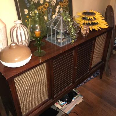 VINTAGE PHILCO STEREO WITH TURN TABLE IN CABINET