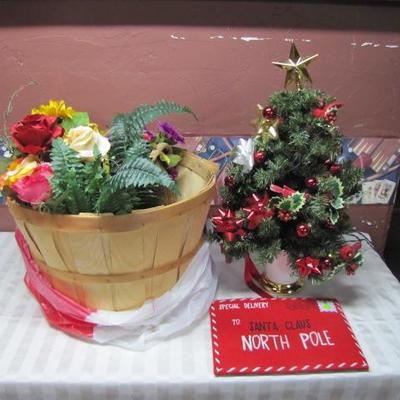 Mini XMas Tree & Basket of Fake Flowers