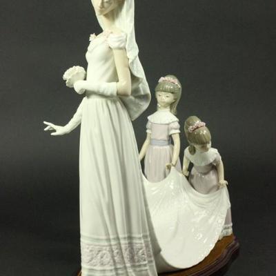Lot 56: Lladro Porcelain Figurine 