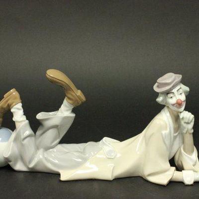Lot 38: Lladro Clown with Ball 